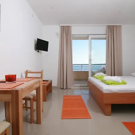 Family Friendly With A Swimming Pool Brela, Makarska - 19998 Apartment