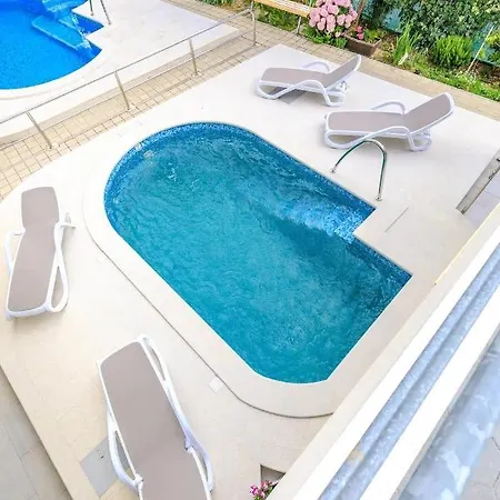 Apartment Family Friendly With A Swimming Pool Brela, Makarska - 19998 Brela