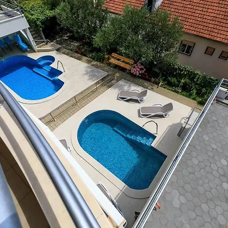 Family Friendly With A Swimming Pool Brela, Makarska - 19998 Brela