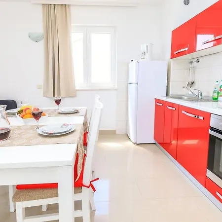 Apartment Family Friendly With A Swimming Pool Brela, Makarska - 19998 Brela